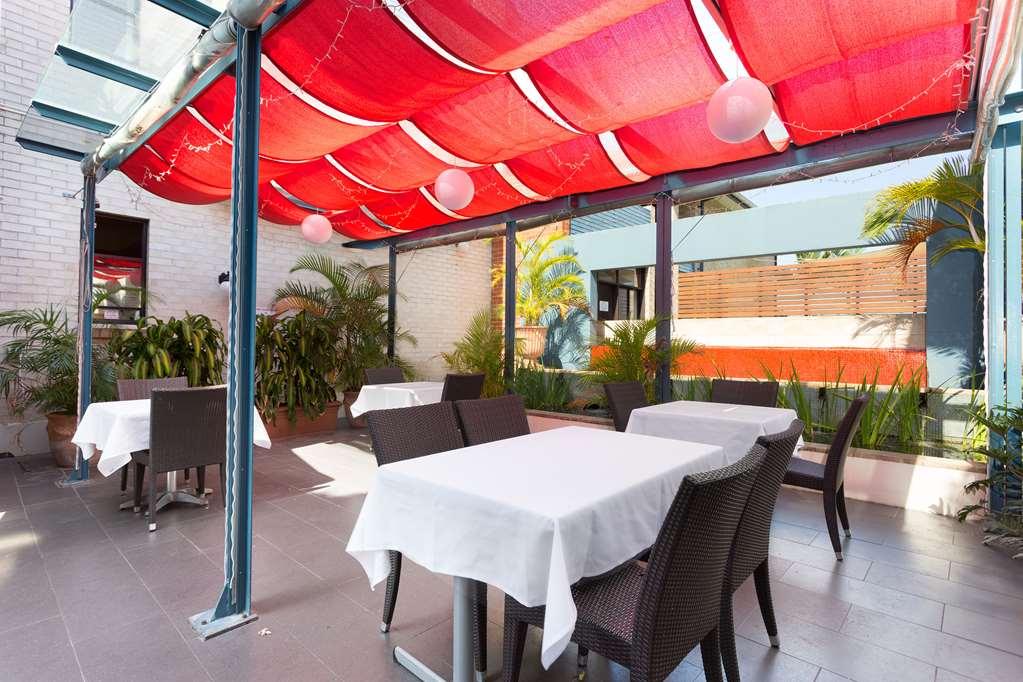 Ramada By Wyndham Brisbane Windsor Hotell Restaurant bilde